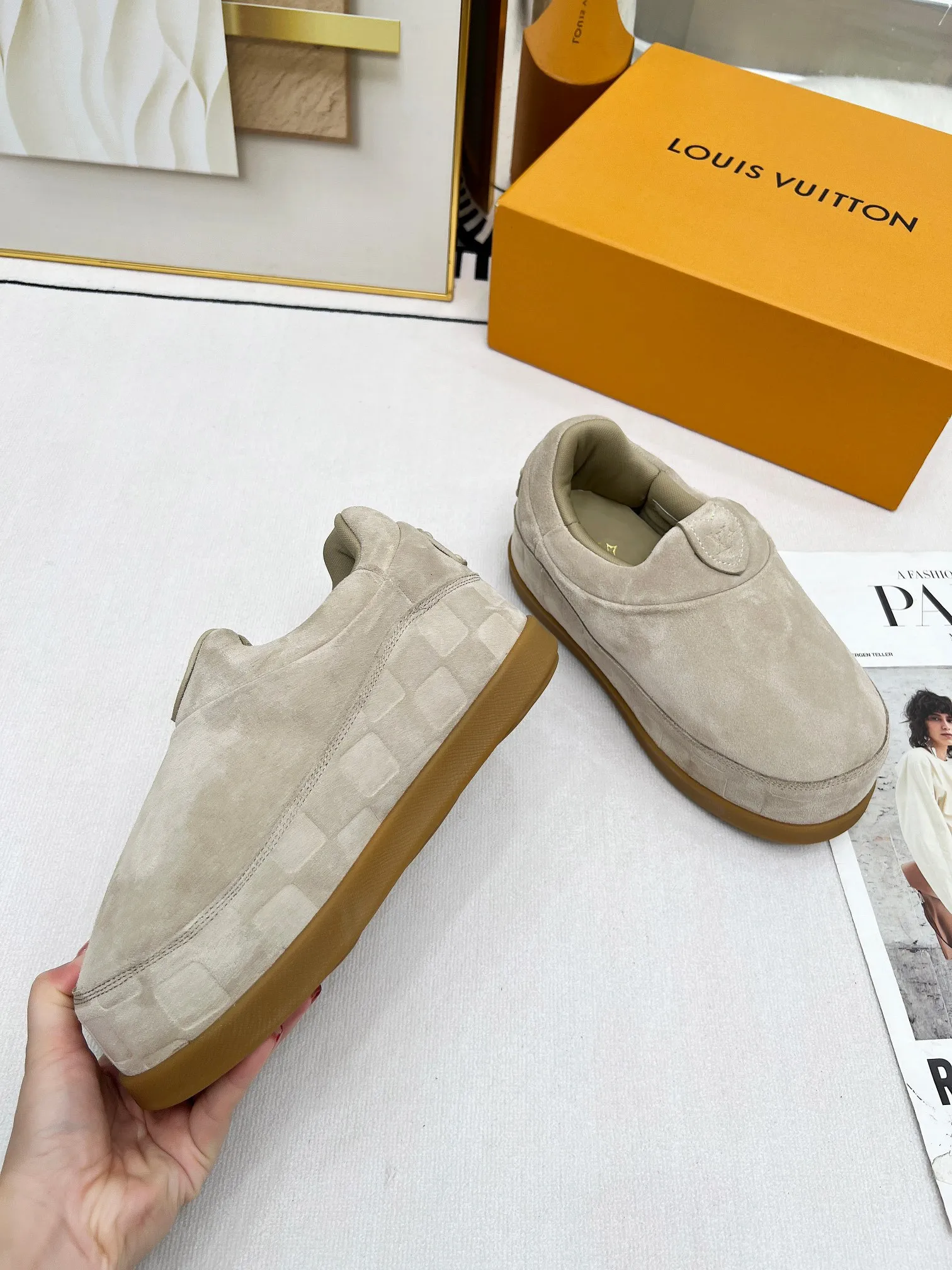 👟👟Ex-factory price 660👟👟 louis vuitton (Louis Vuitton/lv)🔍Autumn and winter~Ugly little chubby, new shoe style YETI🔥🔥🔥🔥 Super street-style bread shoes are here! ! ! Chubby is so cute~💞 What a great tool for showing off slim legs! The inner height is increased by 5 cm, the legs are longer and thinner, and the beef tendon bottom is super comfortable, suitable for couples 💞💞💞💞 Fabric: imported high mercerized ox velvet embossed craftsmanship Number of yards: 35-45 yards (46🉑custom-made, non-returnable)